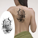 tatouage temporaire de lion sur femme
